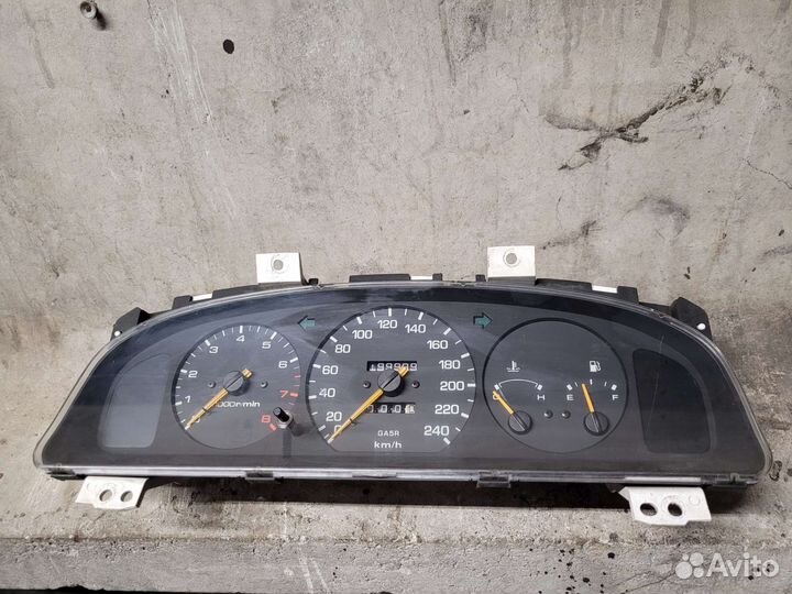 Приборная панель Mazda 626 GE