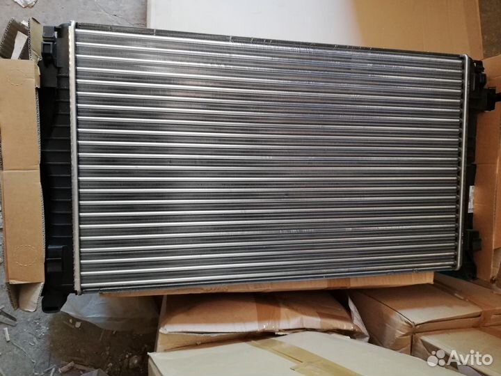 Радиатор охлаждения Мерседес Спринтер