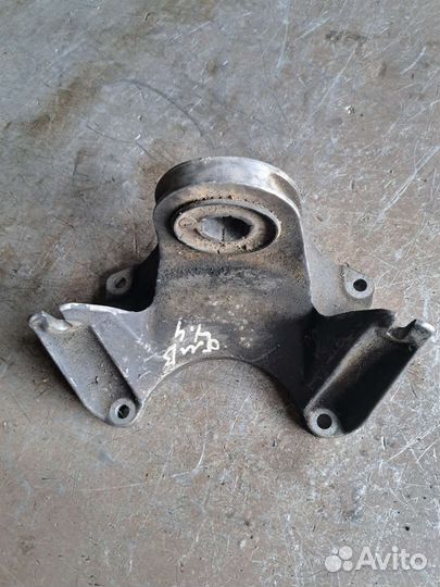 Кронштейн АКПП на BMW E65 E66