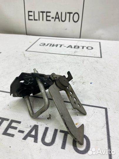 Замок капота правый Bmw 5 F10 2011