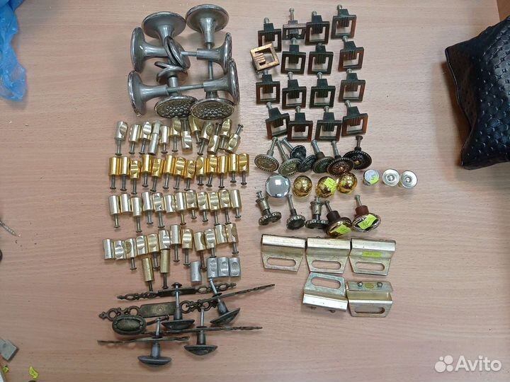 Мебельные ручки и дверные