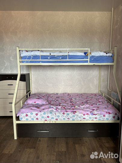 Двухярусная кровать