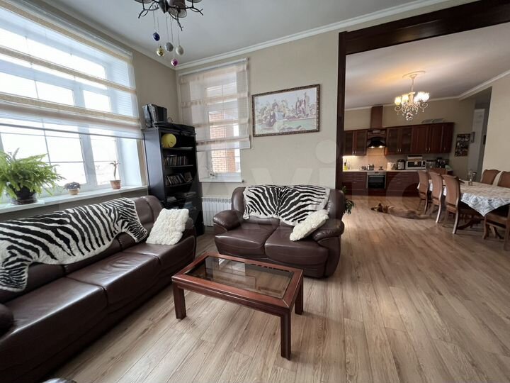 Коттедж 900 м² на участке 100 сот.