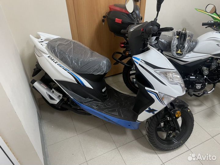 Скутер Regulmoto eagle 50 (LJ80QT-3L) колёса R12