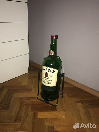 Бутылка из под виски, качели