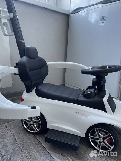 Машинка каталка с ручкой