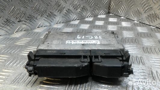 Блок управления двигателем volkswagen polo 5 (6R)