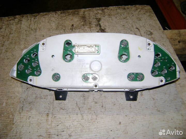 Комбинация приборов 98AP10A855AB Ford Focus1