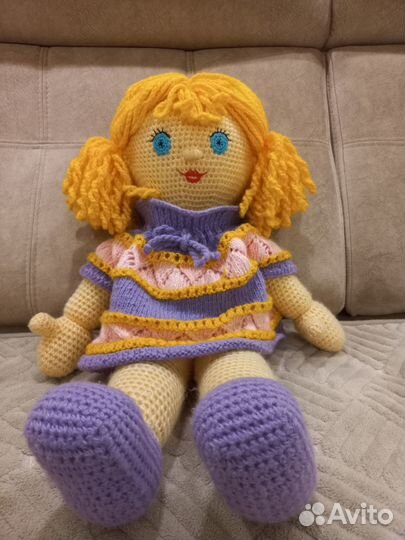 Вязаная кукла ручной работы