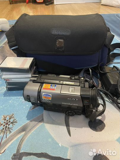 Видеокамера Sony 220 x digital zoom