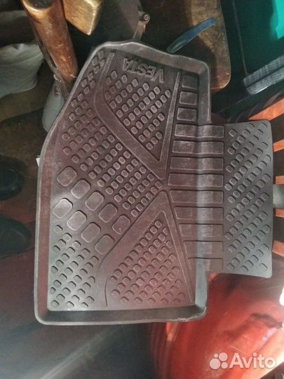 Продам коврики Веста св Кросс