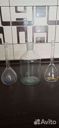 Лабораторная посуда, колба, мерный целиндр