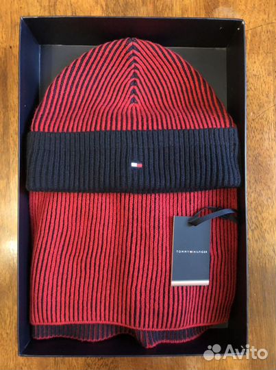 Шаппка и шарфик подарочный комплект Томи Хилфигер