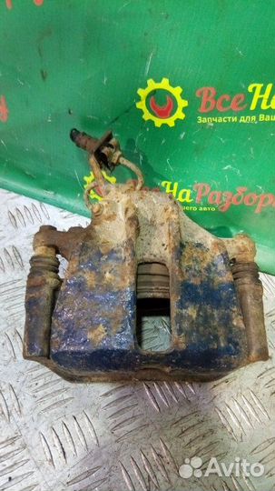 Суппорт передний правый Volkswagen Passat B4 седан