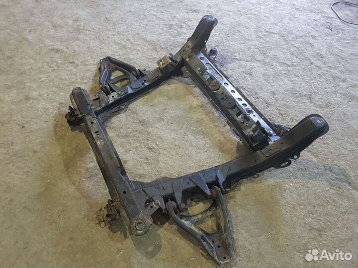 Подрамник передний Renault Megane 1