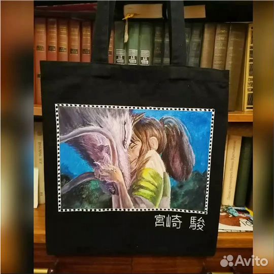 Роспись стен, художник, барельеф