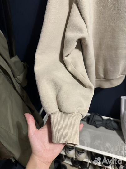 Свитшот бежевый