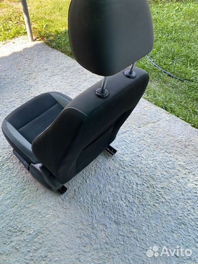 Водительское кресло Шкода Рапид 2017