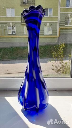 Ваза из цветного стекла