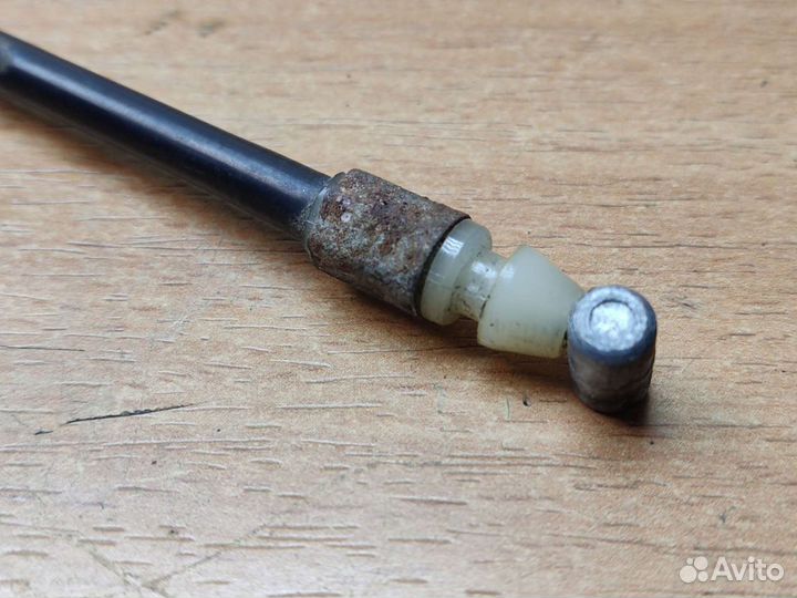 Тросик крышки багажника, Mazda 626 GD