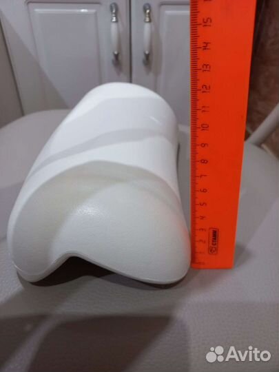 Подушка подголовник для ванны на присосках