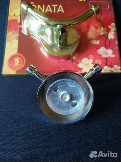 Крючок для ванной двойной настенный хром