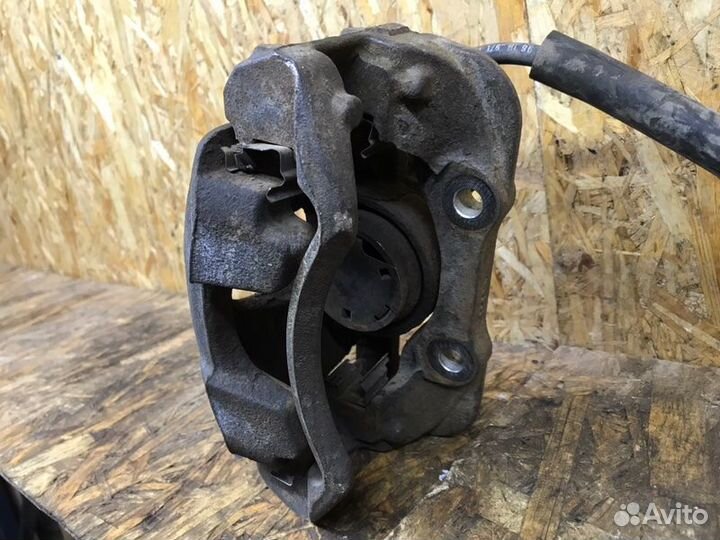 Суппорт тормозной передний правый Peugeot 308