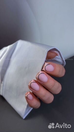 Модель на маникюр