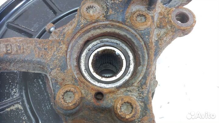 Кулак передний левый Skoda Octavia A5