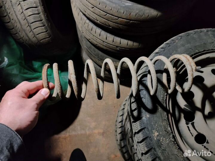 Lancer 9 задние пружины