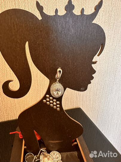 Комплект сережки и кольцо с белым камнем