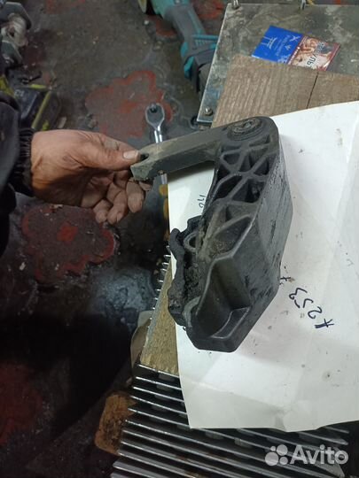 Кронштейн МКПП Mazda 3 BK