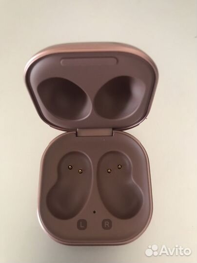 Samsung galaxy buds live кейс от наушников