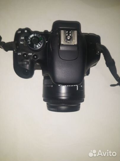 Зеркальный фотоаппарат Canon 600D