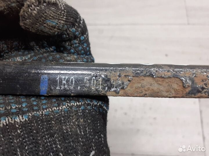 Тяга задняя поперечная правая VAG