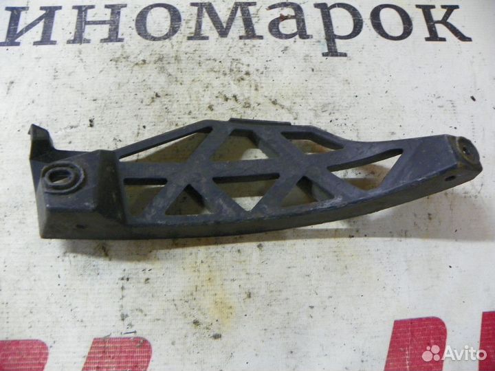 Направляющая заднего бампера Skoda Octavia