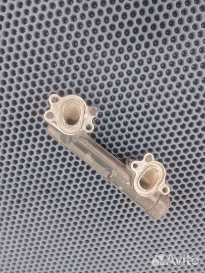 Yamaha FZR750 патрубок охл. жидкости