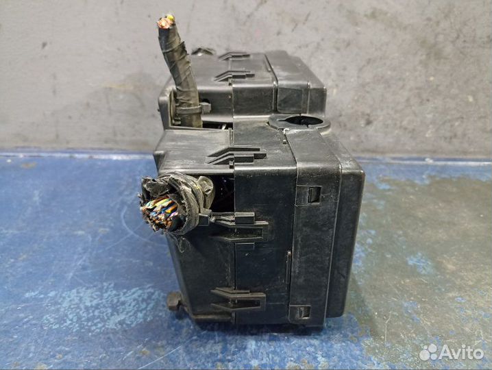 Блок предохранителей Ford Focus 3 CB8