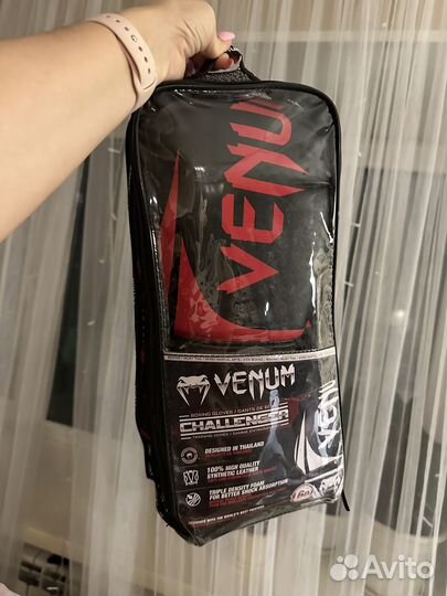 Боксерские перчатки venum
