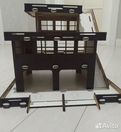 Парковка для машинок деревянный и кукольный домик