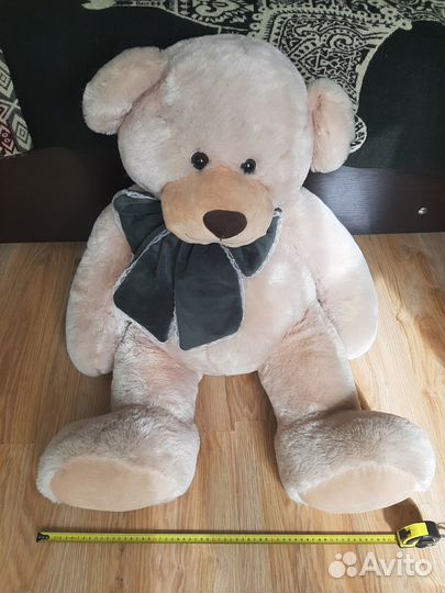 Огромный плюшевый медведь