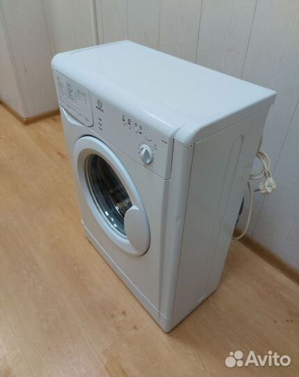 Стиральная машина бу автомат Indesit узкая на 4кг