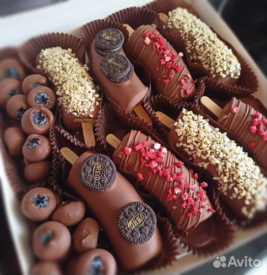 Клубника, банан в бельгийском шоколаде