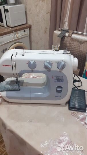 Швейная машина Janome