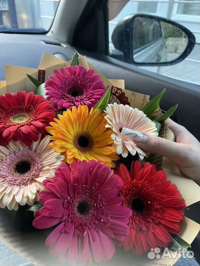 Букеты/цветы в коробке/подарки