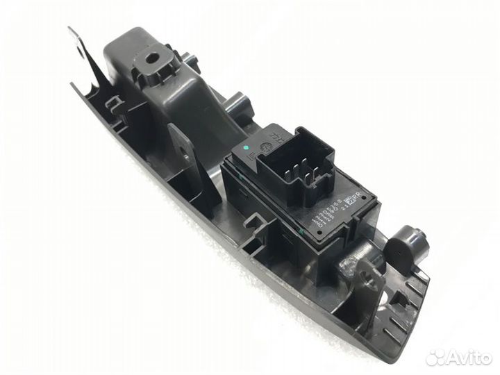 Кнопка стеклоподъемника задняя правая Chevrolet