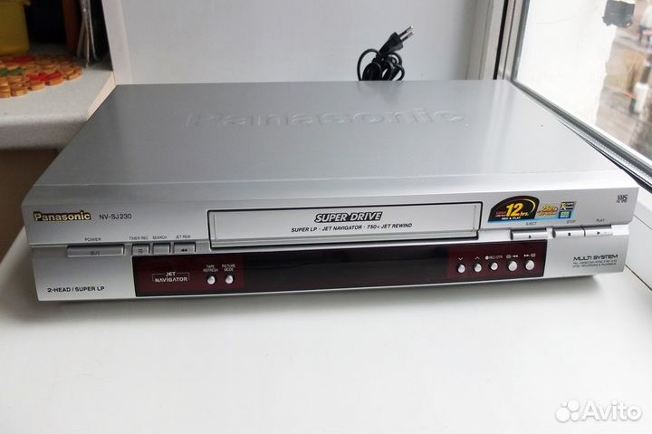 Видеомагнитофон 