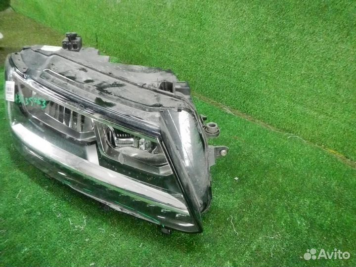 Фара правая Volkswagen Tiguan
