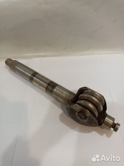 Вал сошки рулевого механизма с роликом 2410