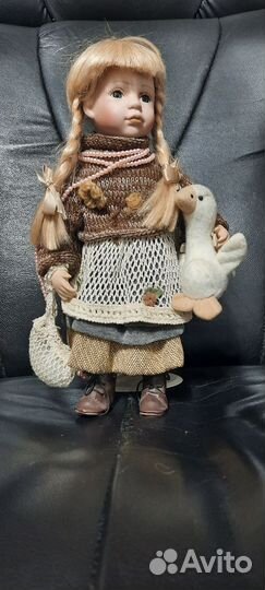 Кукла фарфоровая коллекционная